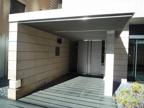 13/14 エントランス