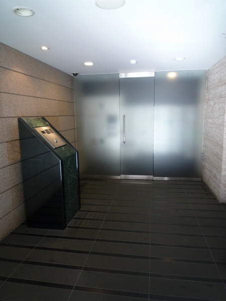 14/14 エントランス