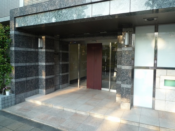 13/14 エントランス