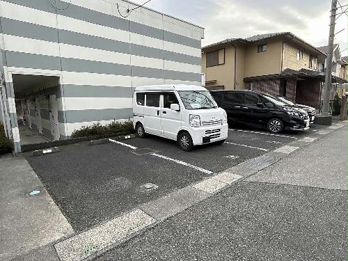 14/14 駐車場