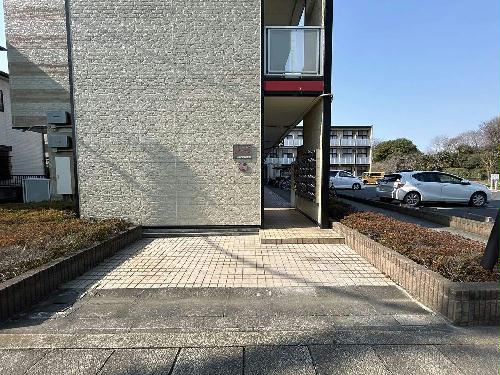 13/14 エントランス