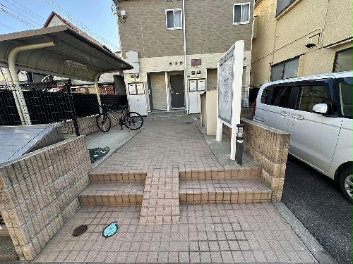 2/2 エントランス