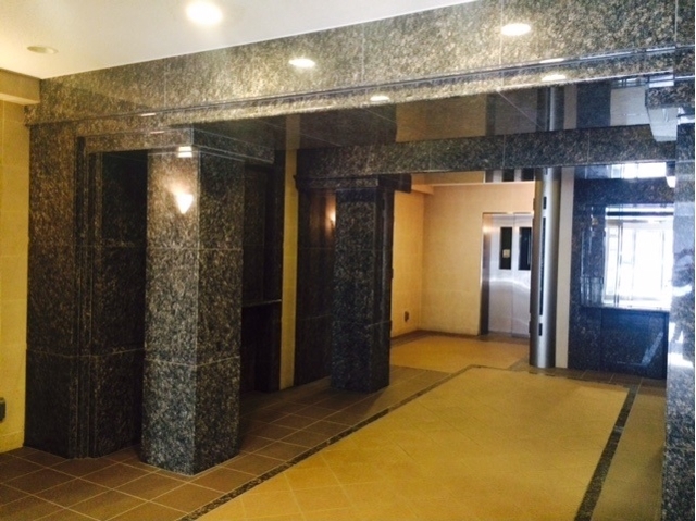 20/21 エントランス