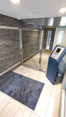 22/23 エントランス