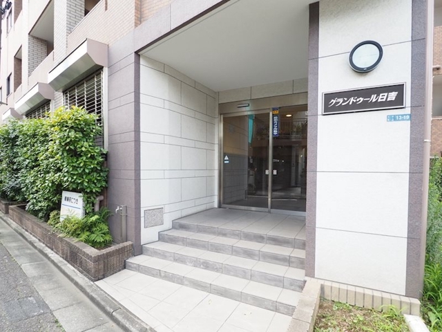 21/22 エントランス