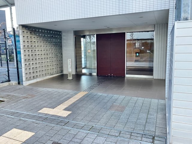 17/17 エントランス