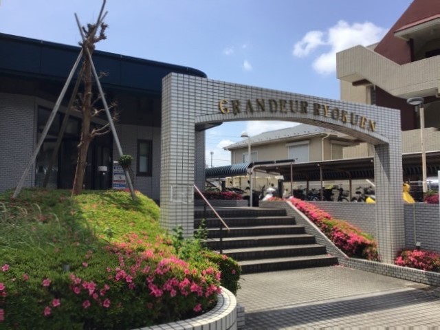 2/4 エントランス