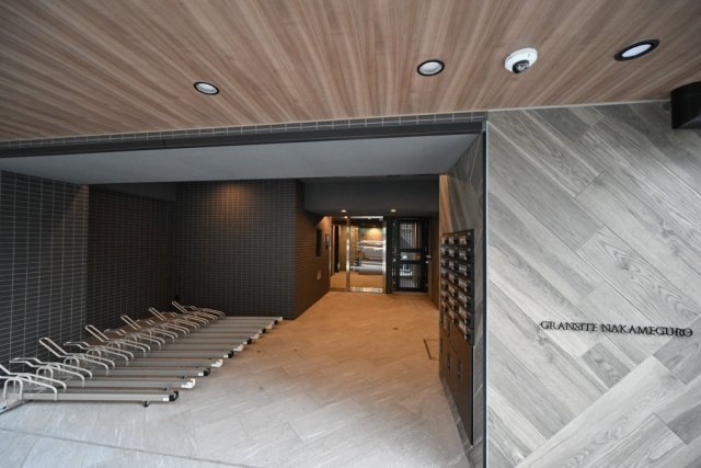 22/30 エントランス