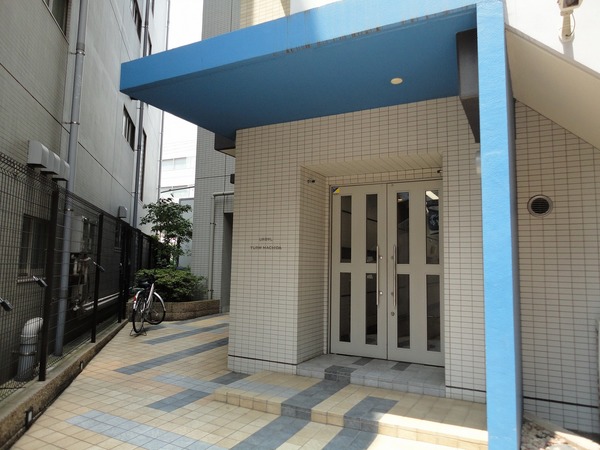 13/14 エントランス