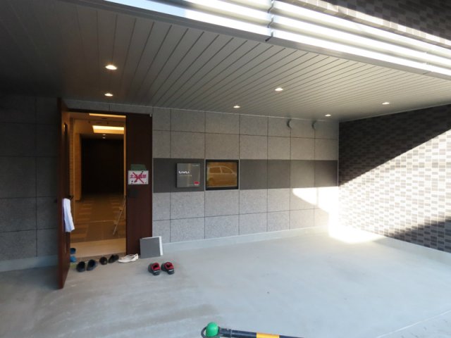 20/21 エントランス