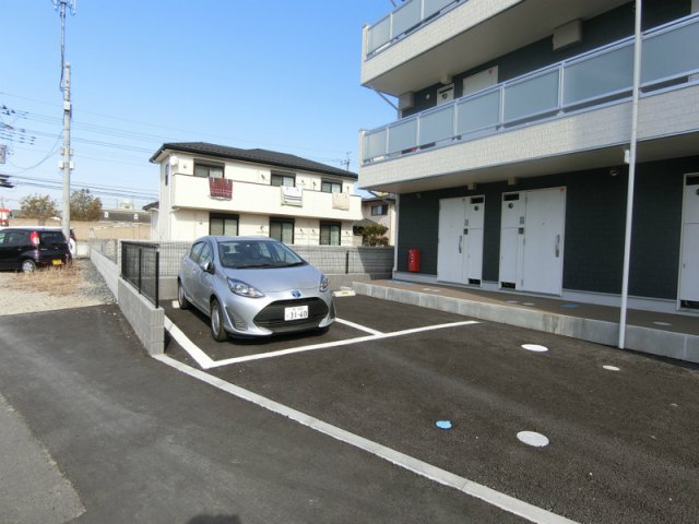 16/16 駐車場