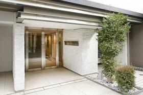 16/16 エントランス