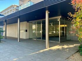 16/16 エントランス