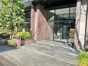 16/16 エントランス