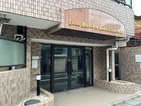 16/16 エントランス