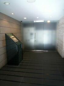 16/16 エントランス