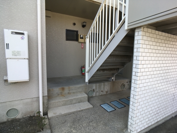 18/19 エントランス