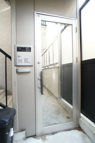 22/23 エントランス