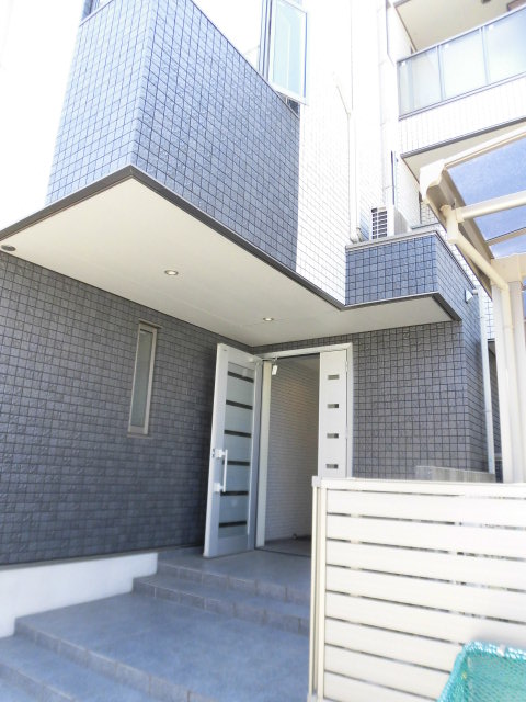 21/30 エントランス