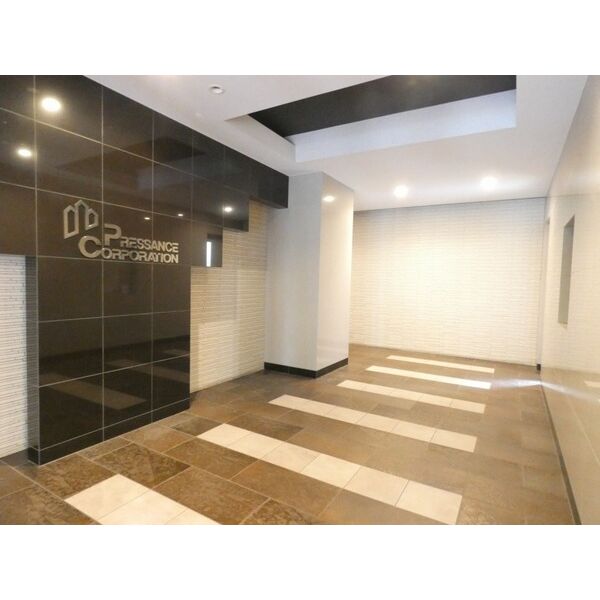 16/16 エントランス