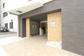 16/17 エントランス