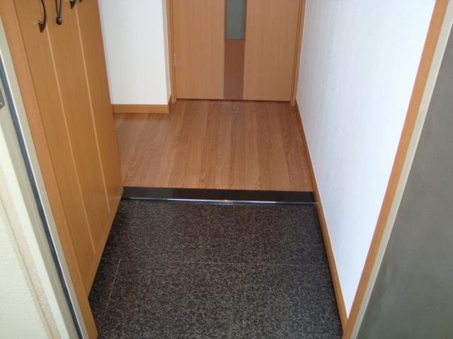 13/27 玄関