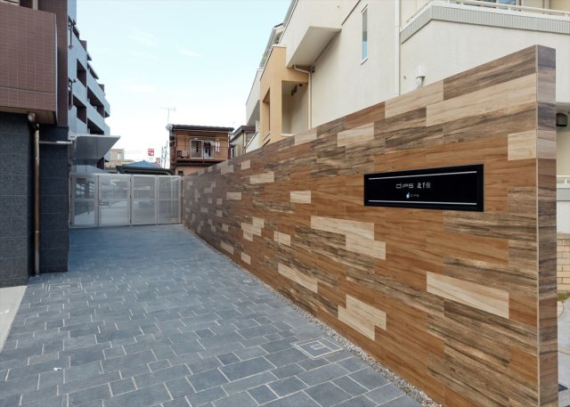 28/30 エントランス