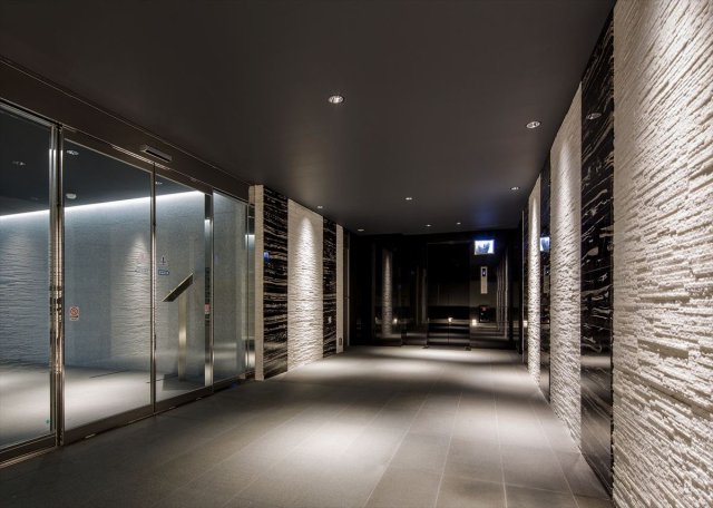 27/28 エントランス