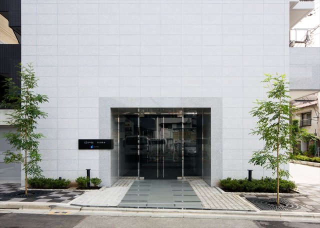 28/28 エントランス