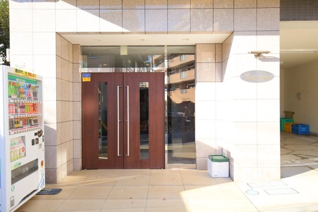 23/25 エントランス