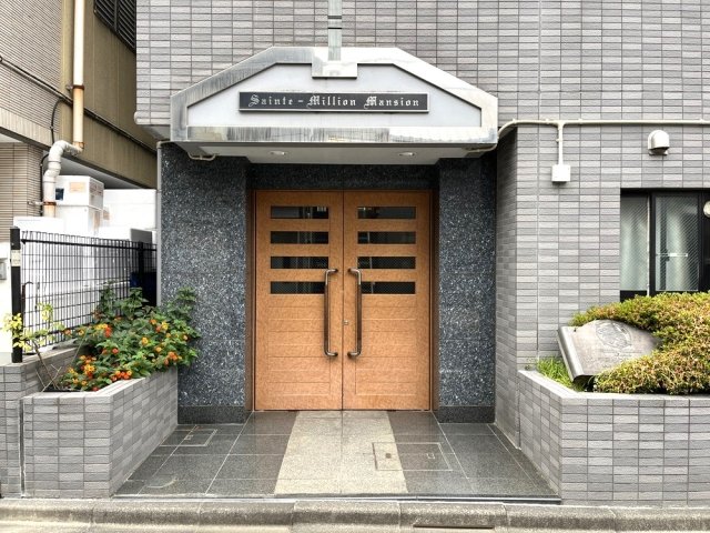 8/10 エントランス