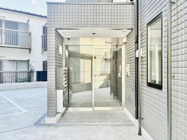 27/28 エントランス