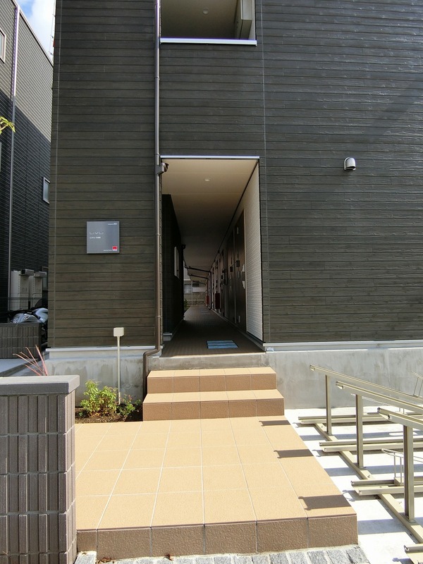 24/28 エントランス