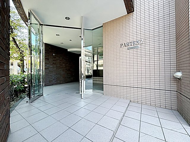 21/22 エントランス