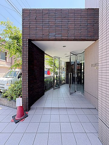 21/23 エントランス