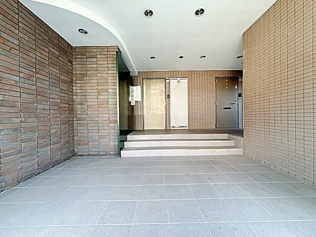 22/23 エントランス