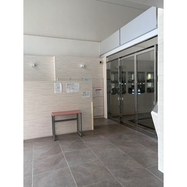 15/23 エントランス