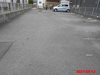 14/14 駐車場
