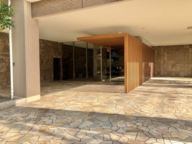 18/28 エントランス