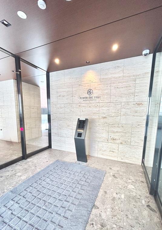 2/2 エントランス