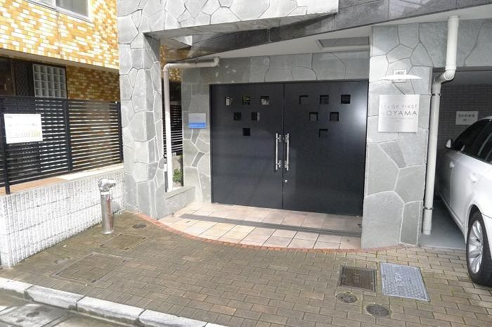 17/18 エントランス