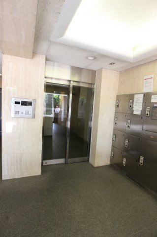 13/14 エントランス