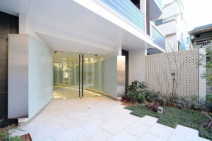 16/21 エントランス