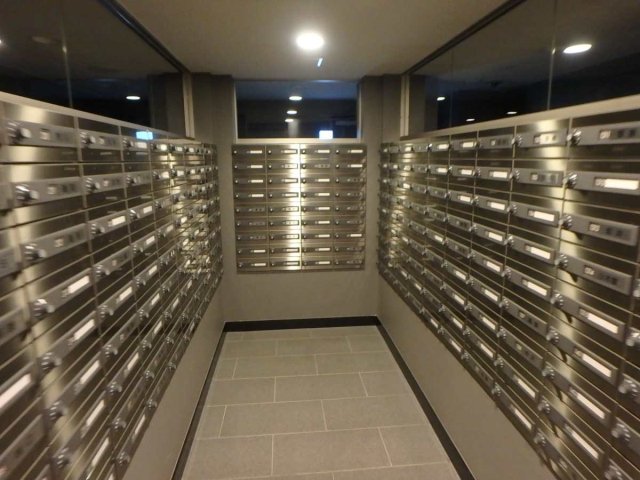 26/27 エントランス