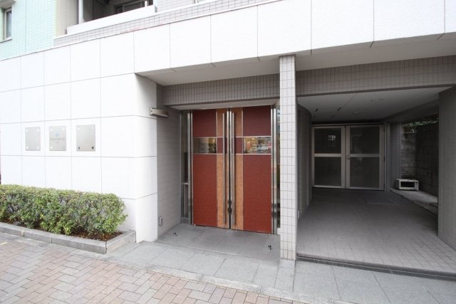 28/30 エントランス