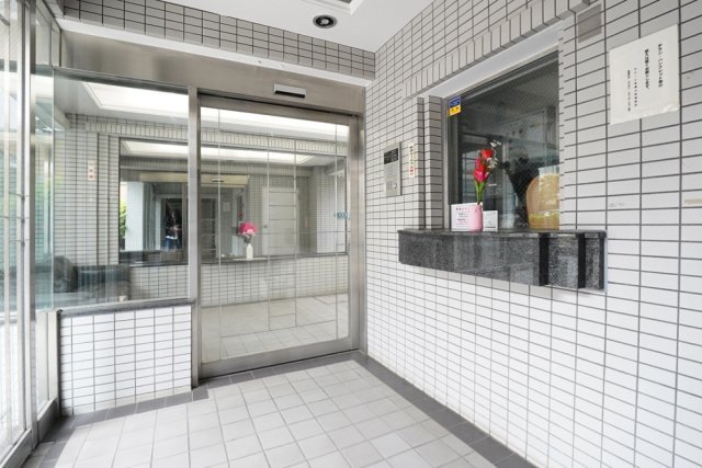 20/30 エントランス