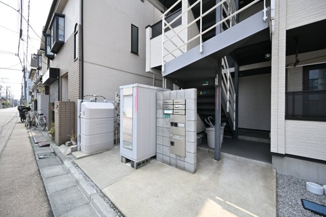 21/30 エントランス