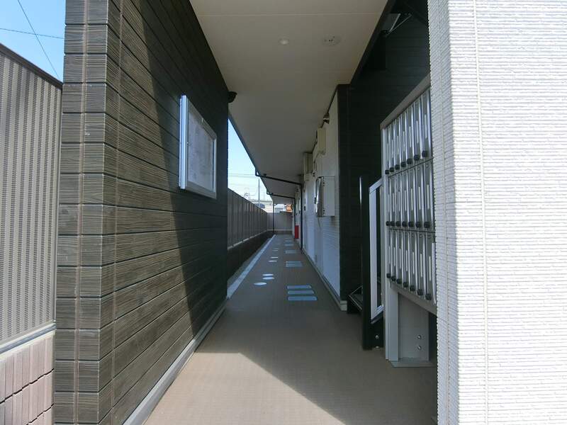 24/25 エントランス