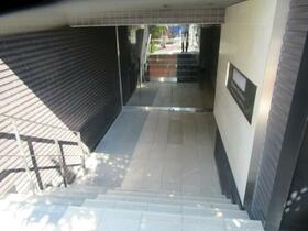 16/16 エントランス