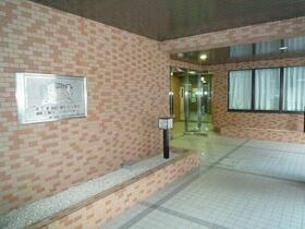 16/16 エントランス